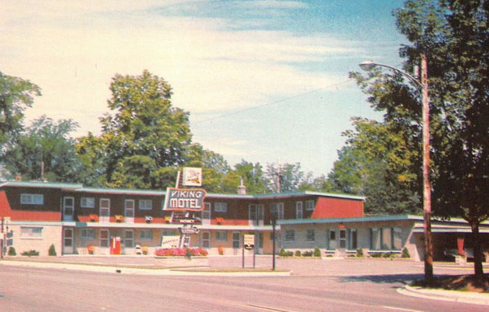 Viking Motel - Old Post Card